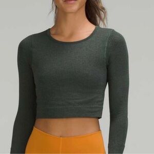 LULULEMON Ebb to Street Long Sleeve in Dark Green in Size 10